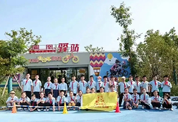 凤凰驿站周岁啦，小凤凰联合吉的堡举办周年庆！